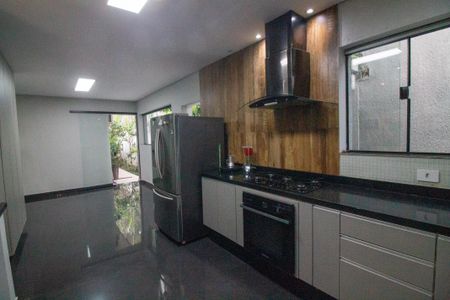 Casa à venda com 340m², 5 quartos e 6 vagasCozinha