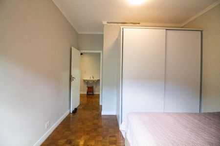 Casa à venda com 340m², 5 quartos e 6 vagasSuíte 2