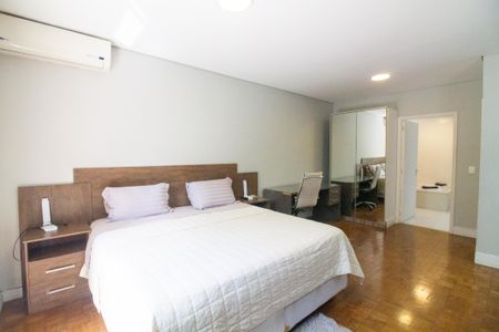 Casa à venda com 340m², 5 quartos e 6 vagasSuíte 5