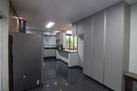 Casa à venda com 340m², 5 quartos e 6 vagasCozinha