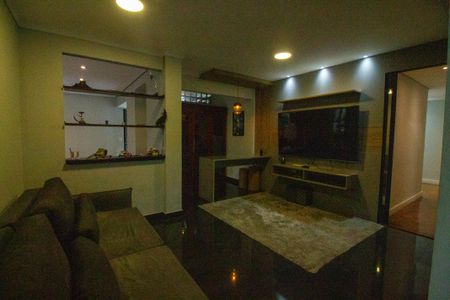 Casa à venda com 340m², 5 quartos e 6 vagasSala de TV