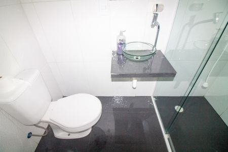 Casa à venda com 340m², 5 quartos e 6 vagasBanheiro Social