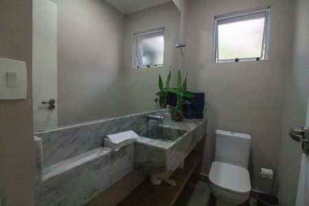 Casa à venda com 340m², 5 quartos e 6 vagasLavabo