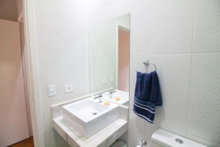 Casa à venda com 340m², 5 quartos e 6 vagasBanheiro da Suíte 2