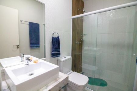 Casa à venda com 340m², 5 quartos e 6 vagasBanheiro da Suíte 2