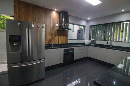 Casa à venda com 340m², 5 quartos e 6 vagasCozinha