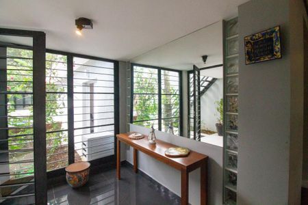 Casa à venda com 340m², 5 quartos e 6 vagasCorredor