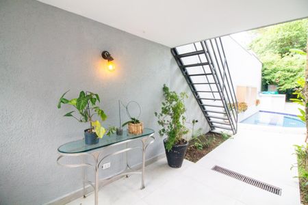 Casa à venda com 340m², 5 quartos e 6 vagasCorredor