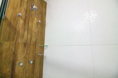 Casa à venda com 340m², 5 quartos e 6 vagasBanheiro da Suíte 2