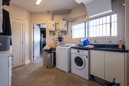 Apartamento à venda com 555m², 7 quartos e 6 vagas Apartamento à venda com 555m², 7 quartos e 6 vagasÁrea de Serviço