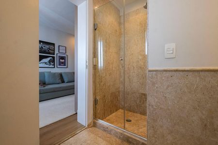 Apartamento à venda com 555m², 7 quartos e 6 vagas Apartamento à venda com 555m², 7 quartos e 6 vagasBanheiro da Suíte 4