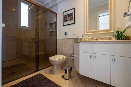 Apartamento à venda com 555m², 7 quartos e 6 vagas Apartamento à venda com 555m², 7 quartos e 6 vagasBanheiro da Suíte 5