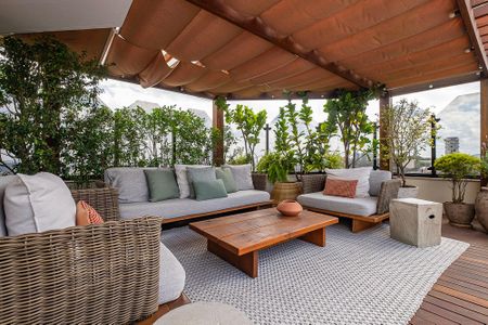 Apartamento à venda com 555m², 7 quartos e 6 vagas Apartamento à venda com 555m², 7 quartos e 6 vagasTerraço