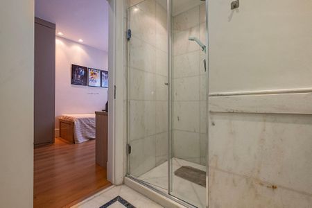 Apartamento à venda com 555m², 7 quartos e 6 vagas Apartamento à venda com 555m², 7 quartos e 6 vagasBanheiro da Suíte 3