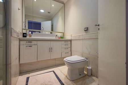 Apartamento à venda com 555m², 7 quartos e 6 vagas Apartamento à venda com 555m², 7 quartos e 6 vagasBanheiro da Suíte 3