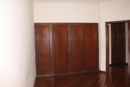 Casa à venda com 280m², 4 quartos e 2 vagas