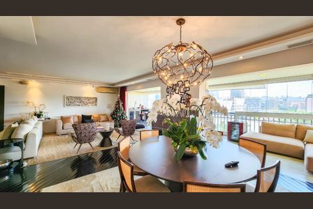 Apartamento à venda com 3 quartos, 212m² em Vila Nova Conceição, São Paulo