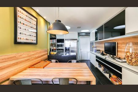 Apartamento à venda com 3 quartos, 212m² em Vila Nova Conceição, São Paulo