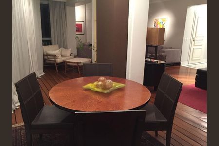 Apartamento para alugar com 205m², 3 quartos e 4 vagas