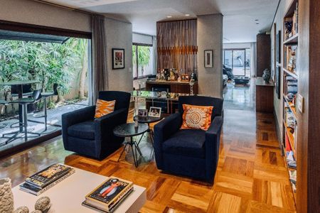 Casa à venda com 4 quartos, 373m² em Alto de Pinheiros, São Paulo
