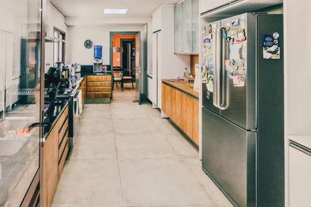 Casa à venda com 373m², 4 quartos e 4 vagas