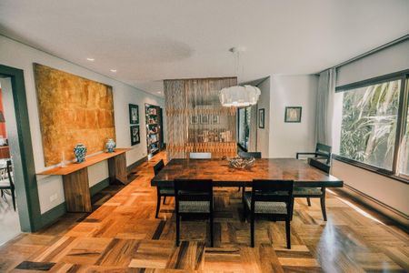 Casa à venda com 373m², 4 quartos e 4 vagas