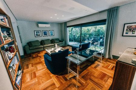 Casa à venda com 373m², 4 quartos e 4 vagas