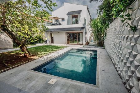 Casa à venda com 373m², 4 quartos e 4 vagas