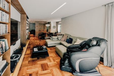 Casa à venda com 373m², 4 quartos e 4 vagas