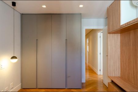 Apartamento à venda com 3 quartos, 220m² em Moema, São Paulo