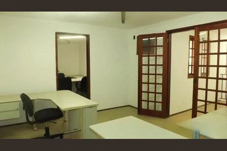 Casa à venda com 6 quartos, 340m² em Vila Nova Conceição, São Paulo