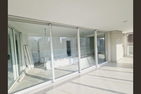Apartamento à venda com 197m², 4 quartos e 3 vagas