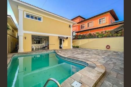 Casa à venda com 660m², 4 quartos e 6 vagas