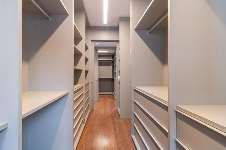 Apartamento à venda com 384m², 3 quartos e 4 vagas Apartamento à venda com 384m², 3 quartos e 4 vagasCloset 2 da Suíte 1