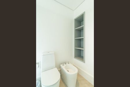 Apartamento à venda com 384m², 3 quartos e 4 vagas Apartamento à venda com 384m², 3 quartos e 4 vagasBanheiro 1 da Suíte 1