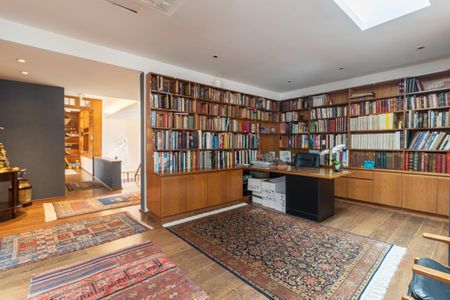 Apartamento à venda com 384m², 3 quartos e 4 vagas Apartamento à venda com 384m², 3 quartos e 4 vagasEscritório