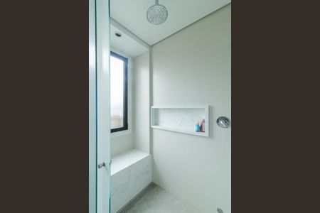 Apartamento à venda com 384m², 3 quartos e 4 vagas Apartamento à venda com 384m², 3 quartos e 4 vagasBanheiro 1 da Suíte 1