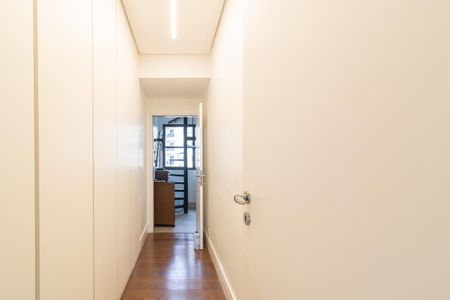 Apartamento à venda com 384m², 3 quartos e 4 vagas Apartamento à venda com 384m², 3 quartos e 4 vagasCorredor