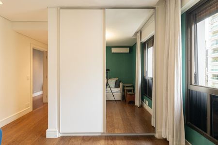 Apartamento à venda com 384m², 3 quartos e 4 vagas Apartamento à venda com 384m², 3 quartos e 4 vagasSuíte 2