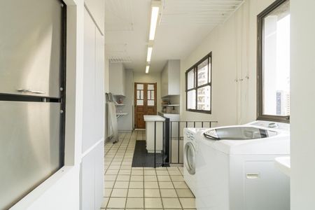 Apartamento à venda com 384m², 3 quartos e 4 vagas Apartamento à venda com 384m², 3 quartos e 4 vagasÁrea de Serviço