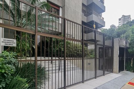 Apartamento à venda com 384m², 3 quartos e 4 vagas Apartamento à venda com 384m², 3 quartos e 4 vagasFachada