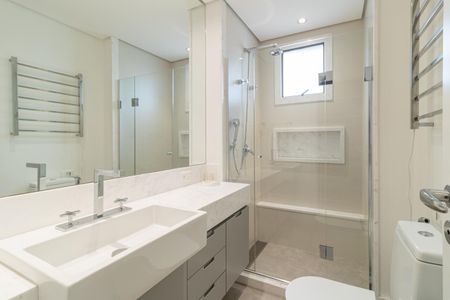Apartamento à venda com 384m², 3 quartos e 4 vagas Apartamento à venda com 384m², 3 quartos e 4 vagasBanheiro 2 da Suíte 1