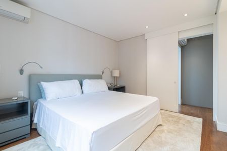 Apartamento à venda com 384m², 3 quartos e 4 vagas Apartamento à venda com 384m², 3 quartos e 4 vagasSuíte 1