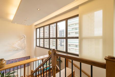 Apartamento à venda com 384m², 3 quartos e 4 vagas Apartamento à venda com 384m², 3 quartos e 4 vagasEscada