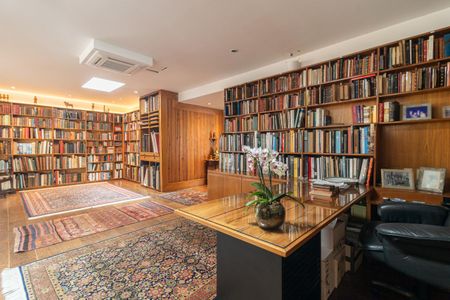 Apartamento à venda com 384m², 3 quartos e 4 vagas Apartamento à venda com 384m², 3 quartos e 4 vagasEscritório