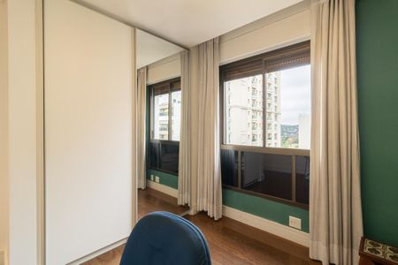 Apartamento à venda com 384m², 3 quartos e 4 vagas Apartamento à venda com 384m², 3 quartos e 4 vagasSuíte 2
