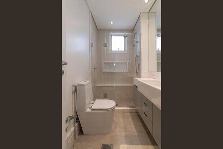 Apartamento à venda com 384m², 3 quartos e 4 vagas Apartamento à venda com 384m², 3 quartos e 4 vagasBanheiro da Suíte 2