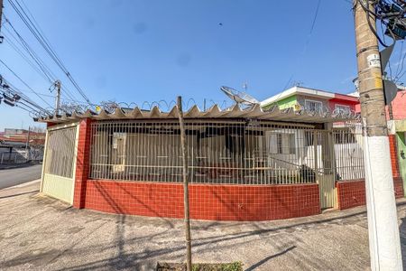 Casa à venda com 129m², 2 quartos e 2 vagas Casa à venda com 129m², 2 quartos e 2 vagasFachada