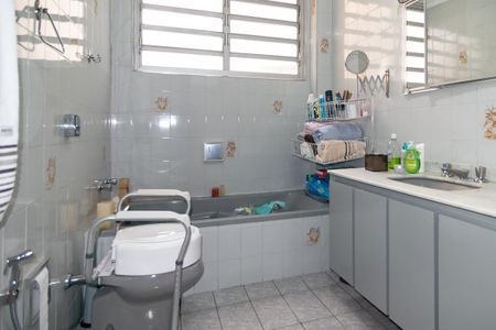 Apartamento à venda com 187m², 3 quartos e 1 vaga Apartamento à venda com 187m², 3 quartos e 1 vagaBanheiro 2