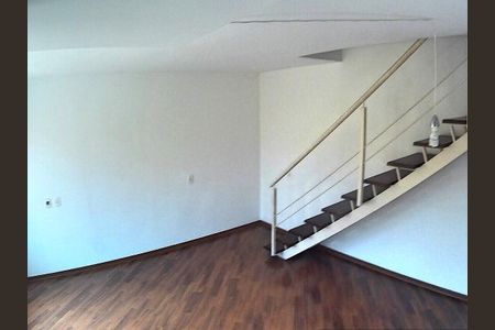 Sala de casa de condomínio à venda com 2 quartos, 109m² em Vila Anglo Brasileira, São Paulo